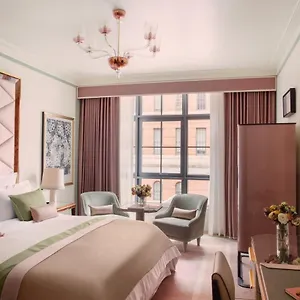 Barrière Fouquet's Hotel
